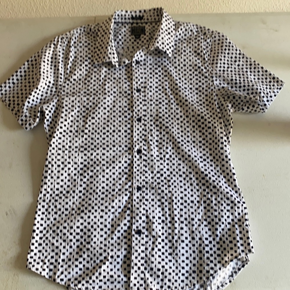 Stylish Guess Brand Men’s button up. Size Medium